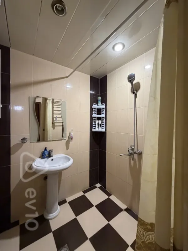 Satılır 3 otaqlı köhnə tikili 82 m²