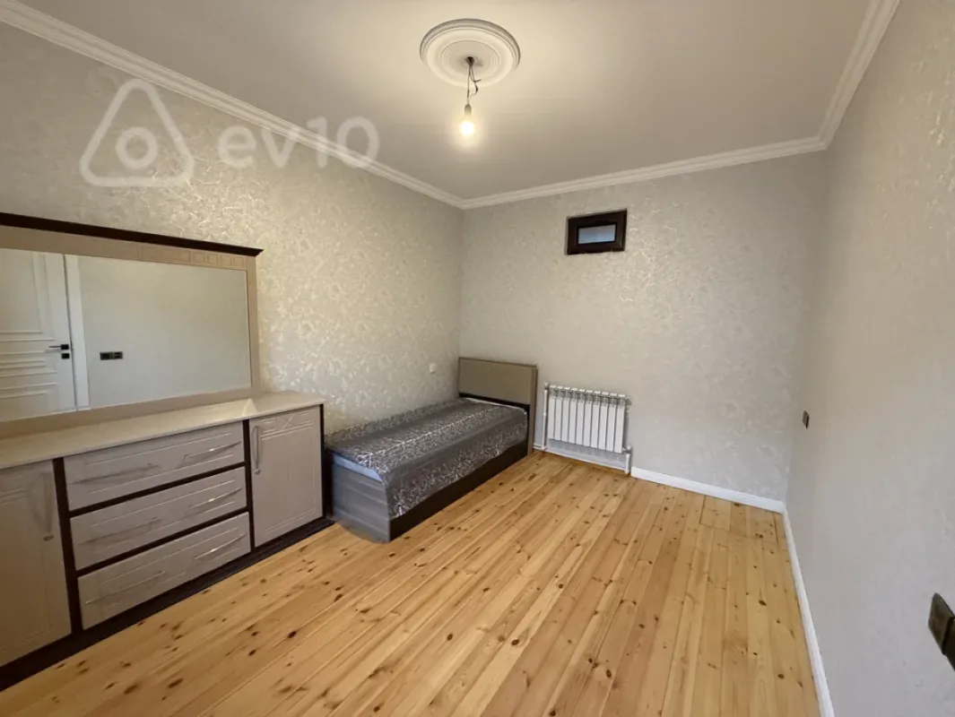 Satılır 4 otaqlı həyət evi 100 m²