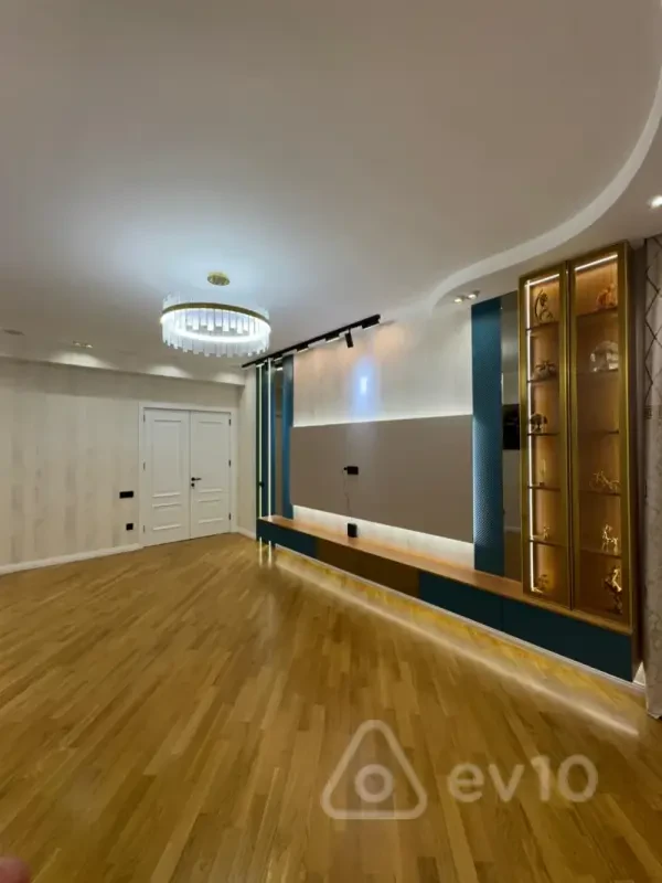 Satılır 3 otaqlı yeni tikili 136 m²