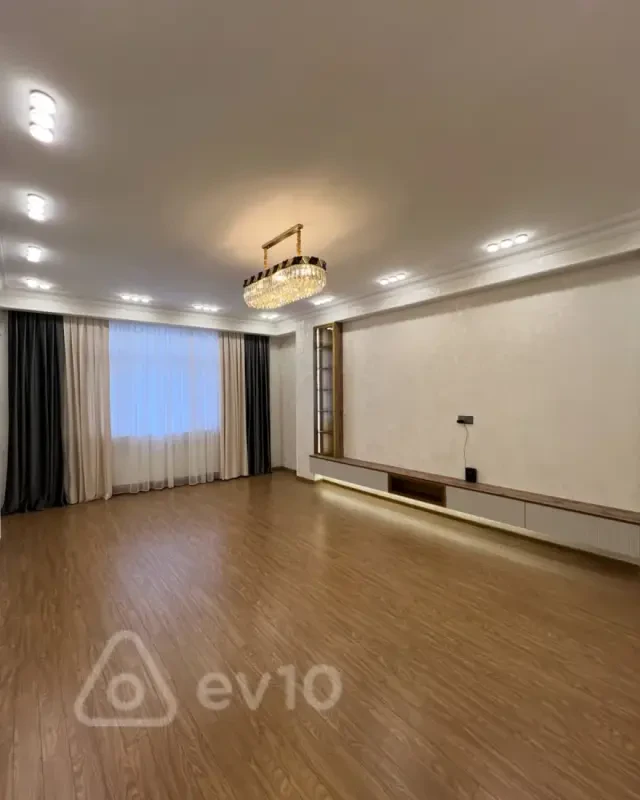 Satılır 3 otaqlı yeni tikili 137 m²