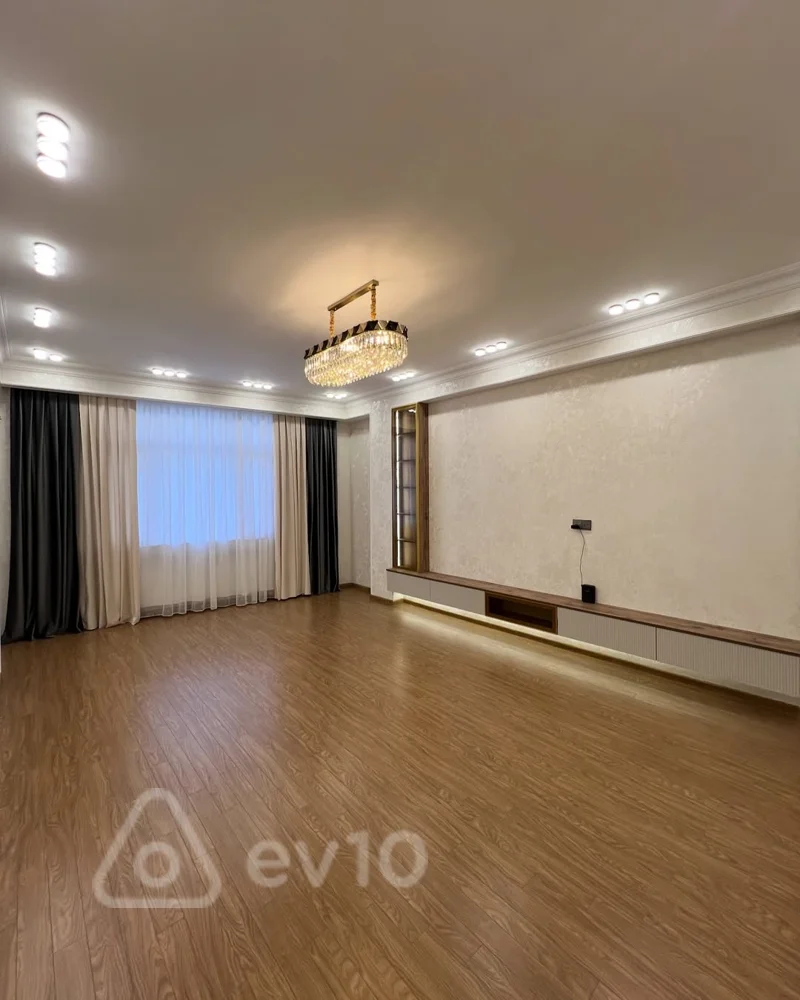 Satılır 3 otaqlı yeni tikili 137 m²