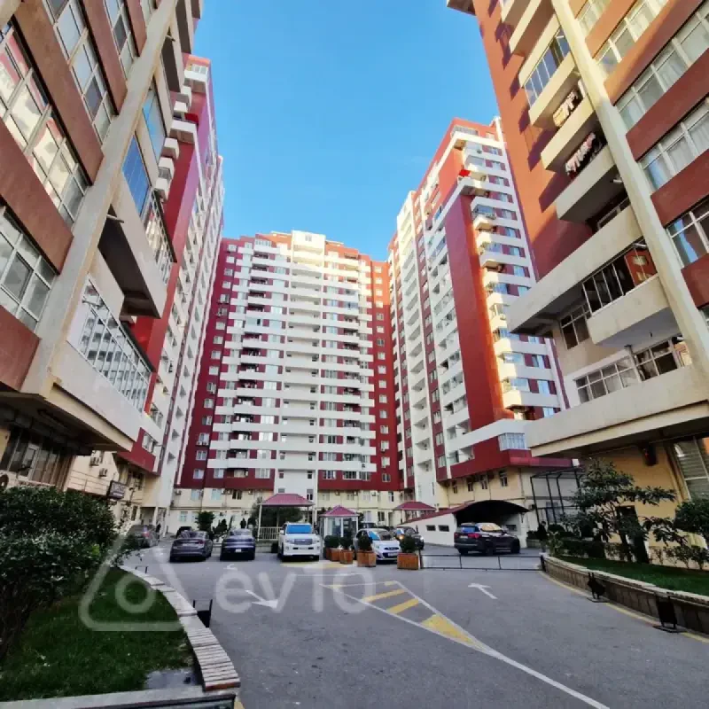 Satılır 3 otaqlı yeni tikili 135 m²