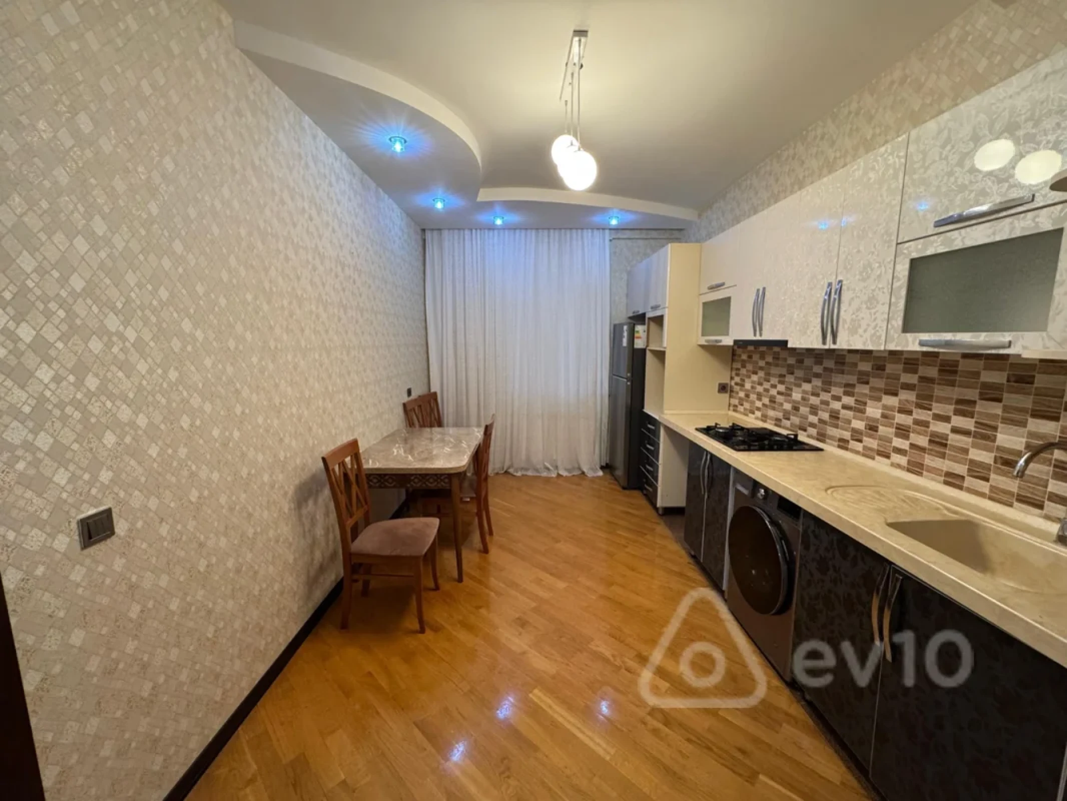 Kirayə verilir 2 otaqlı yeni tikili 75 m²