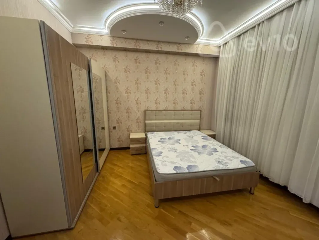 Kirayə verilir 2 otaqlı yeni tikili 75 m²