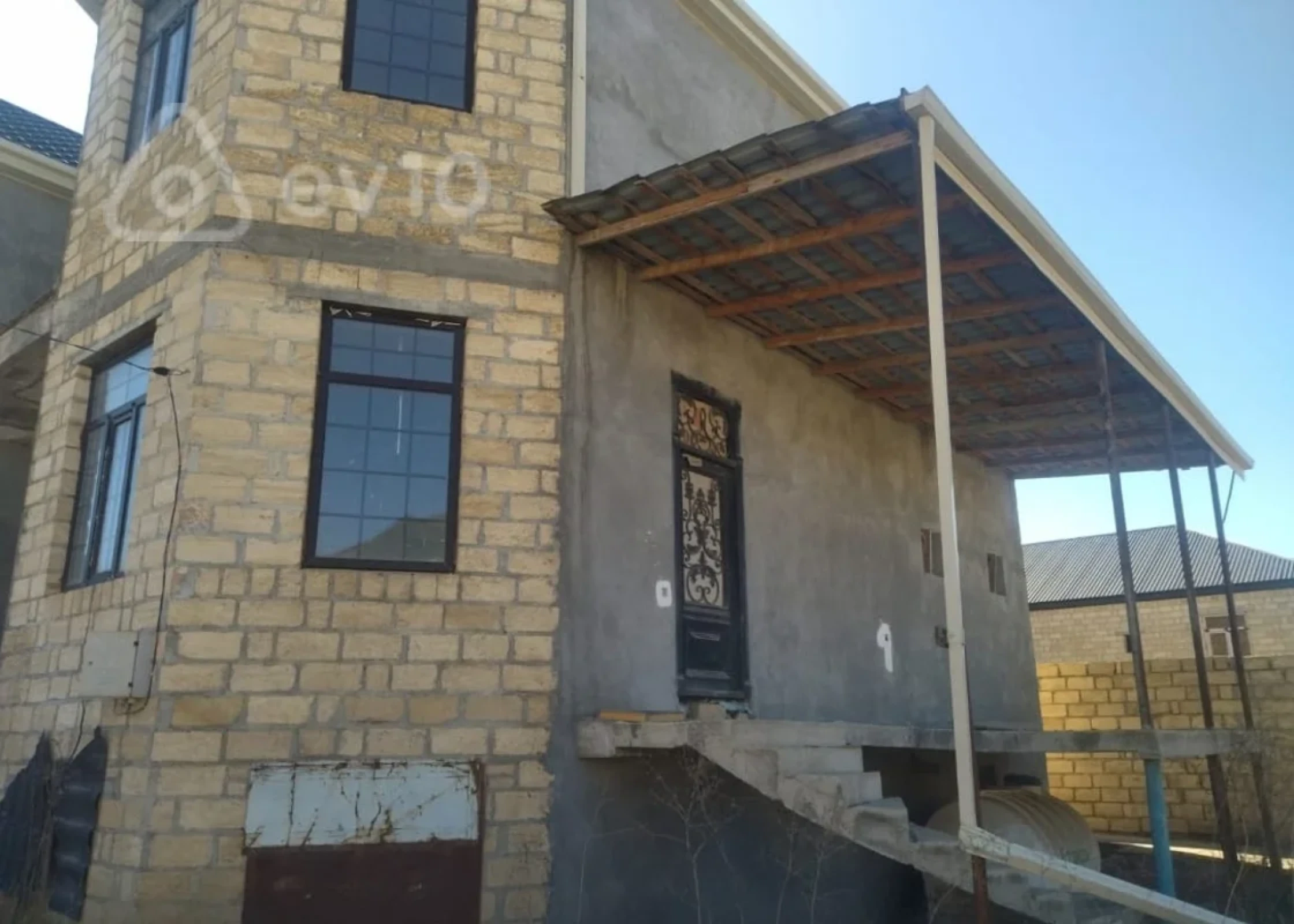 Satılır 6 otaqlı həyət evi 170 m²
