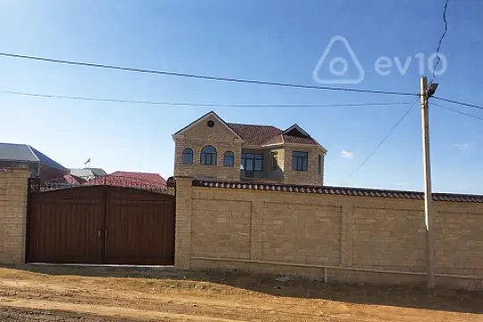 Satılır 6 otaqlı həyət evi 170 m² — Göygöl 6 otaq 170.00 m²