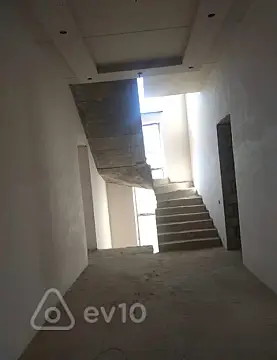 Satılır 6 otaqlı həyət evi 170 m²