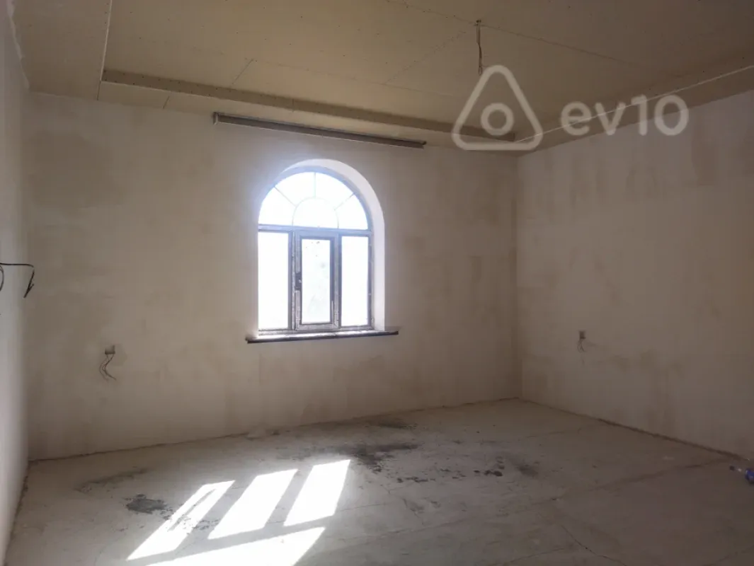 Satılır 6 otaqlı həyət evi 170 m²