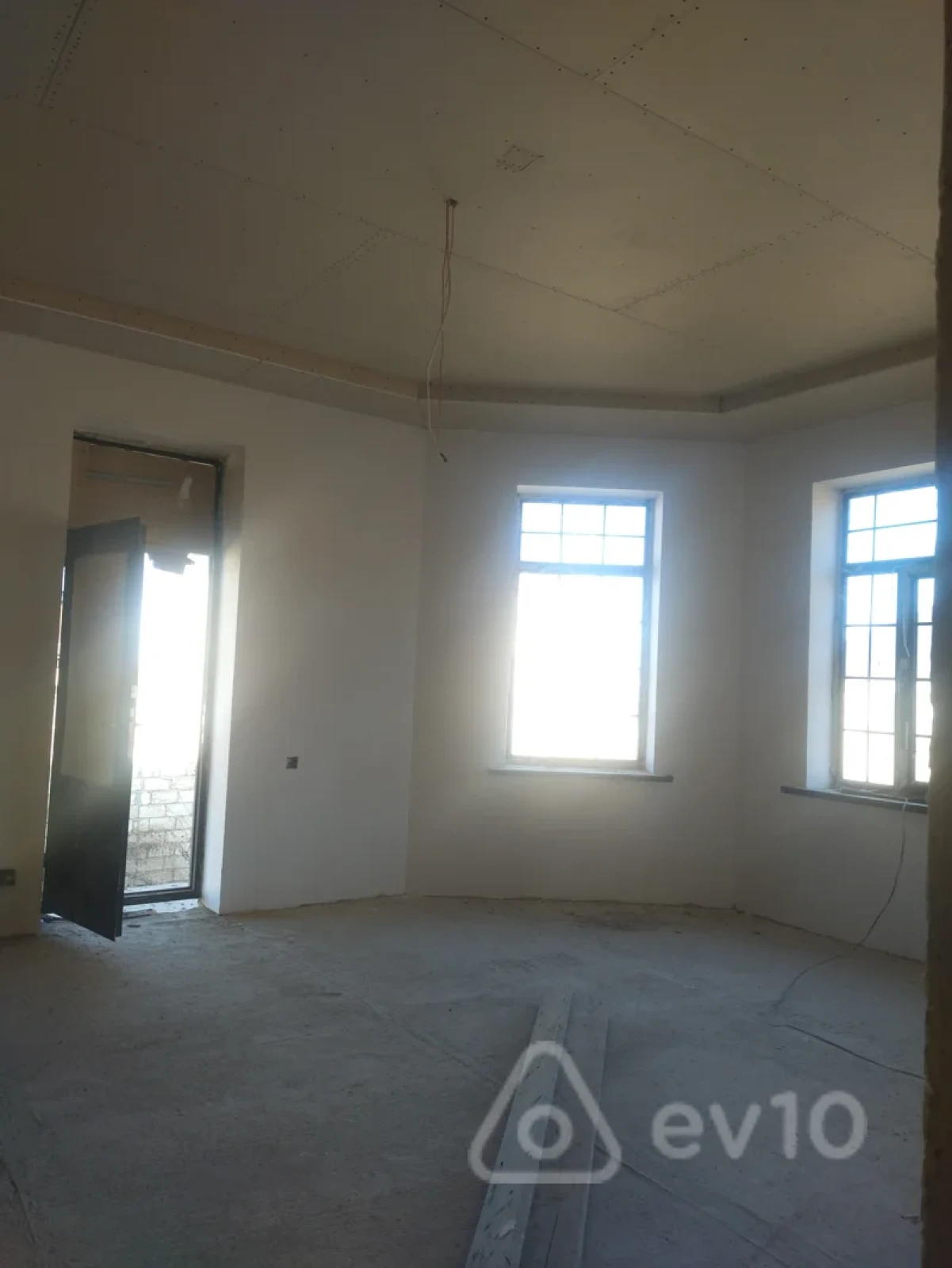 Satılır 6 otaqlı həyət evi 170 m²