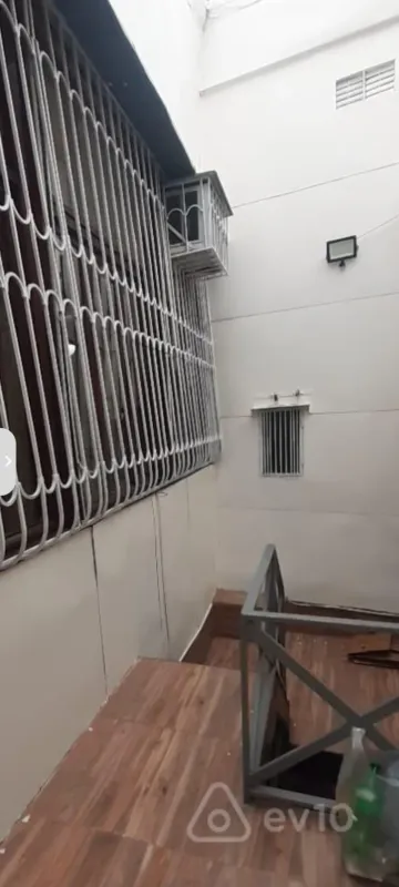 Kirayə verilir 2 otaqlı köhnə tikili 60 m²