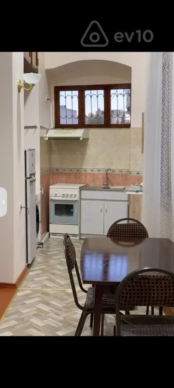 Kirayə verilir 2 otaqlı köhnə tikili 60 m²