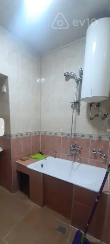 Kirayə verilir 2 otaqlı köhnə tikili 60 m²