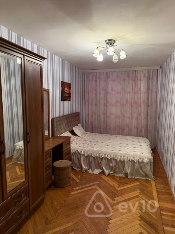 Kirayə verilir 3 otaqlı köhnə tikili 58 m²