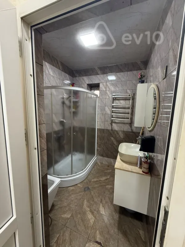 Satılır 3 otaqlı həyət evi 220 m²
