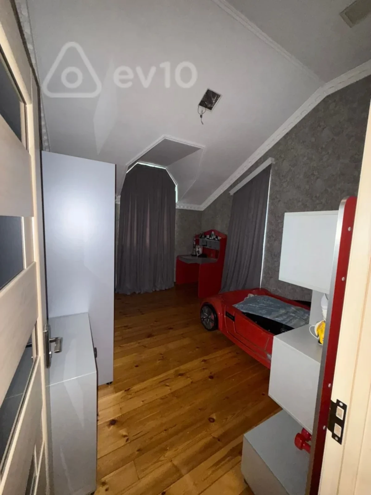 Satılır 3 otaqlı həyət evi 220 m²