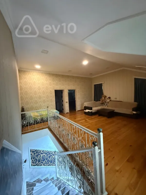 Satılır 3 otaqlı həyət evi 220 m²