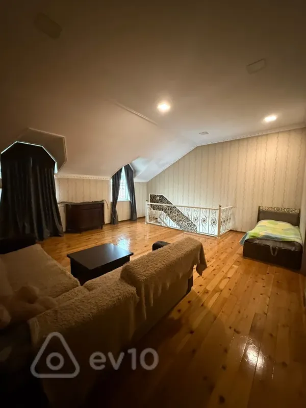 Satılır 3 otaqlı həyət evi 220 m²