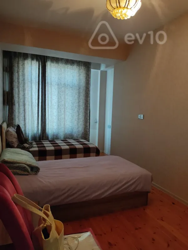 Kirayə verilir 3 otaqlı yeni tikili 2500 m²