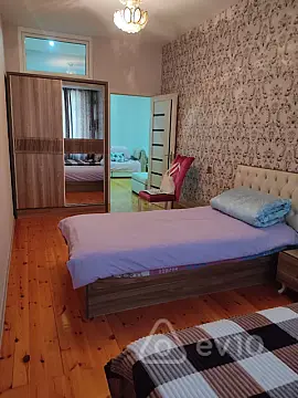 Kirayə verilir 3 otaqlı yeni tikili 2500 m²