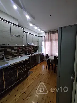 Kirayə verilir 3 otaqlı yeni tikili 2500 m²