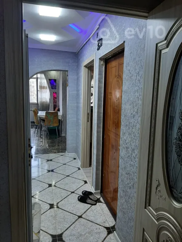 Satılır 2 otaqlı köhnə tikili 70 m²