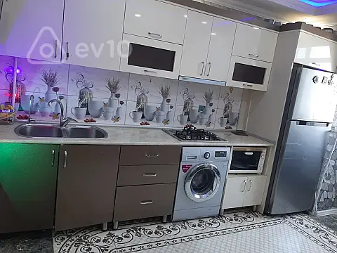 Satılır 2 otaqlı köhnə tikili 70 m²