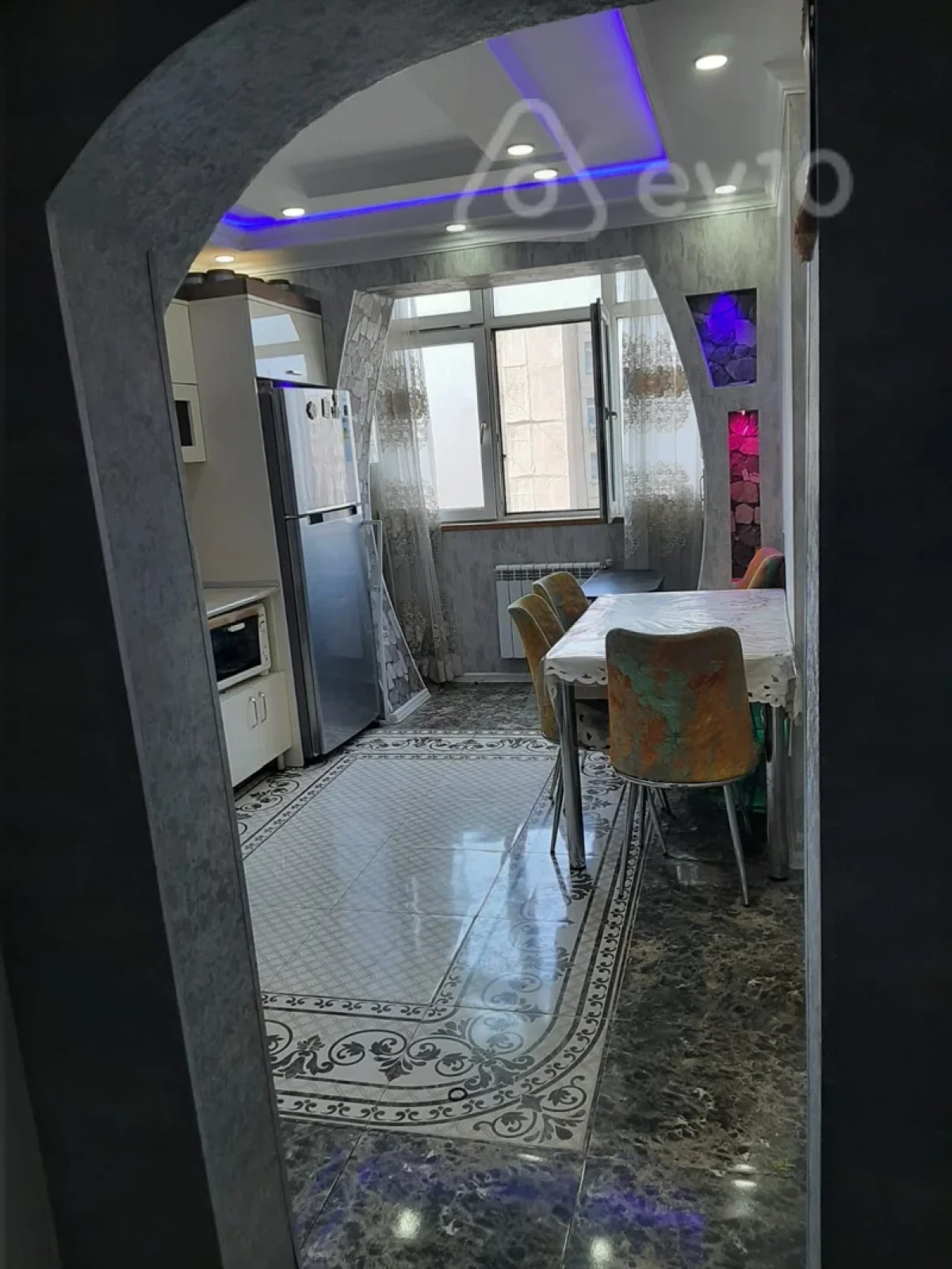 Satılır 2 otaqlı köhnə tikili 70 m²