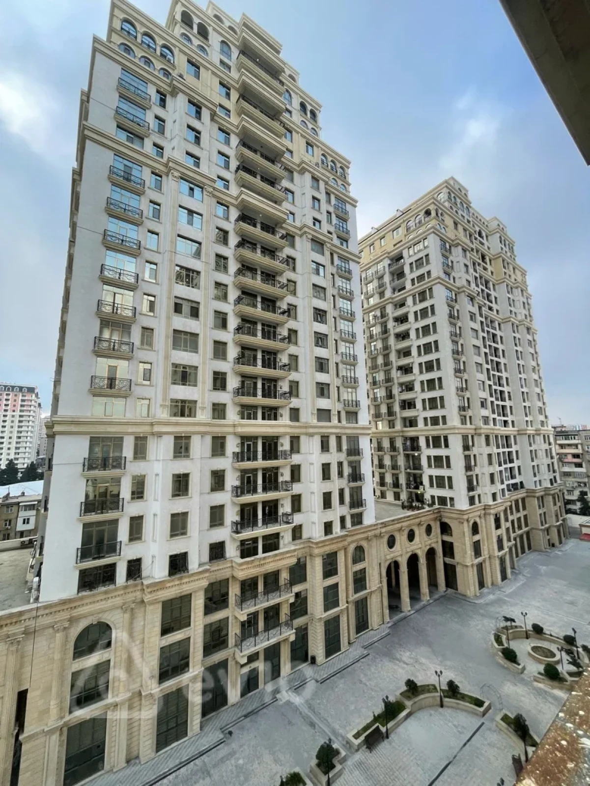 Kirayə verilir 3 otaqlı yeni tikili 170 m²