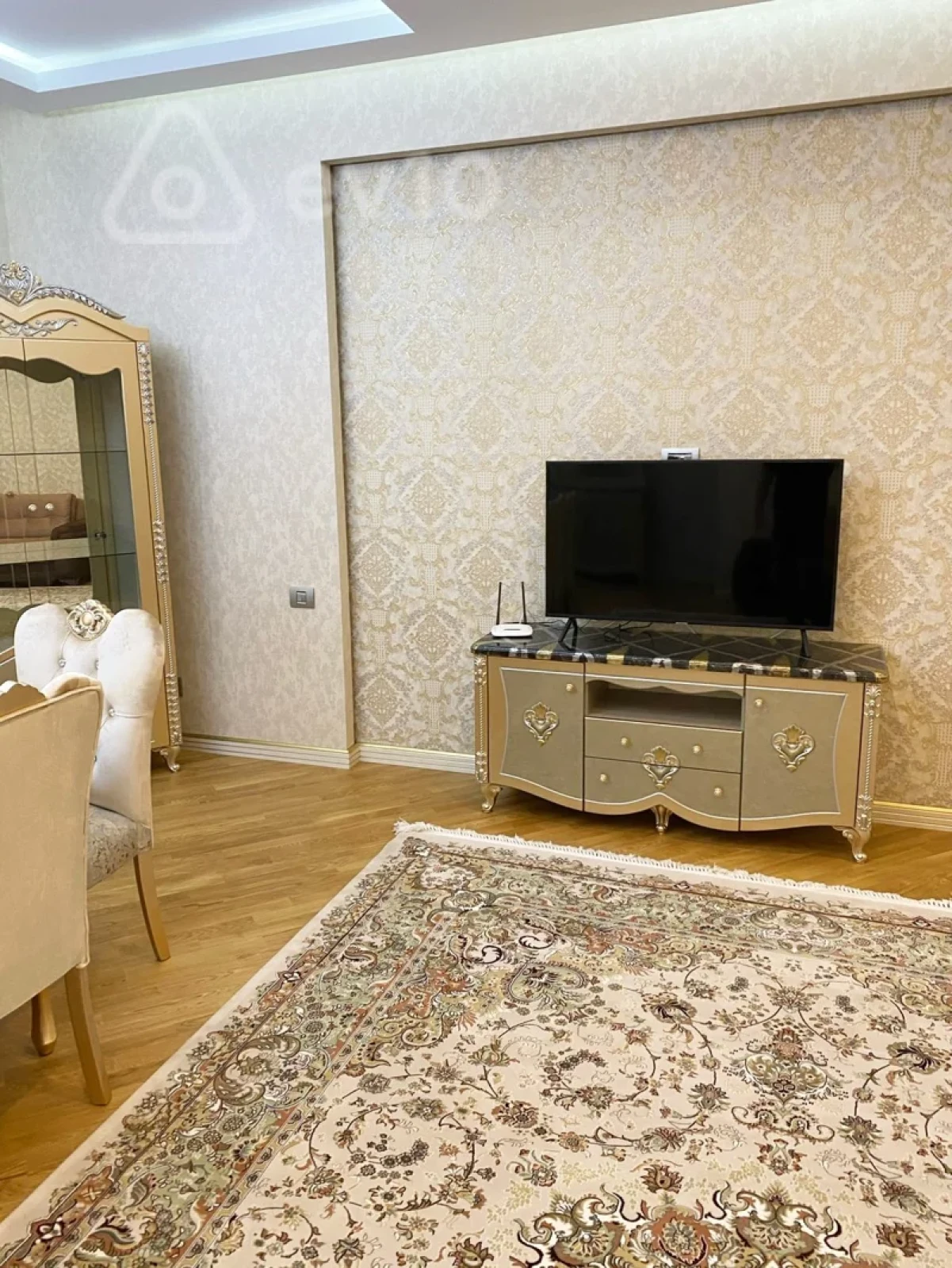 Kirayə verilir 3 otaqlı yeni tikili 170 m²