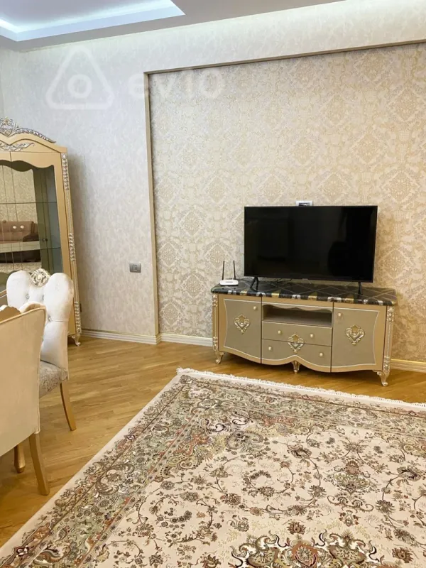 Kirayə verilir 3 otaqlı yeni tikili 170 m²