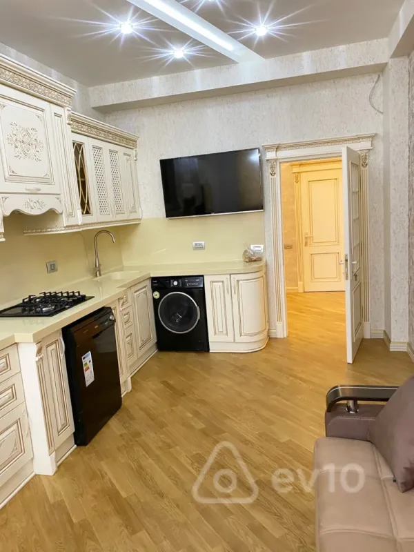 Kirayə verilir 3 otaqlı yeni tikili 170 m²