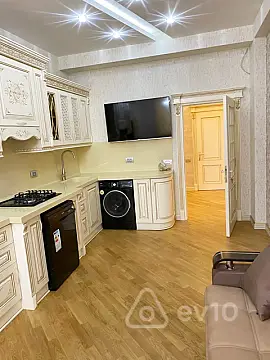 Kirayə verilir 3 otaqlı yeni tikili 170 m²