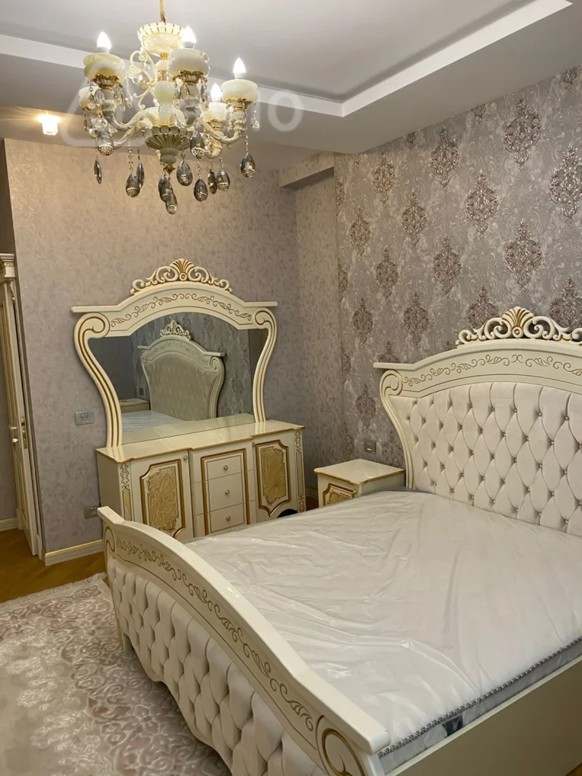 Kirayə verilir 3 otaqlı yeni tikili 170 m²