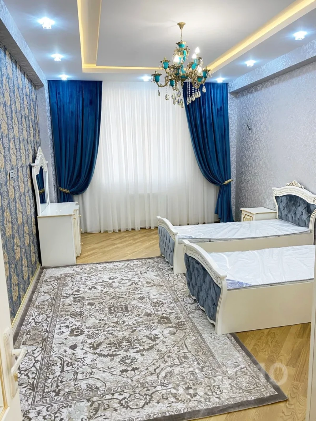 Kirayə verilir 3 otaqlı yeni tikili 170 m²