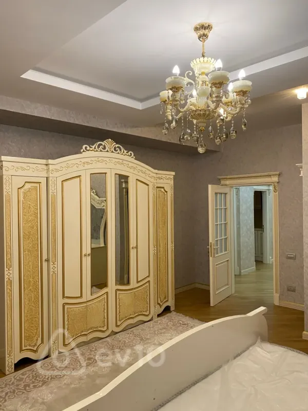 Kirayə verilir 3 otaqlı yeni tikili 170 m²