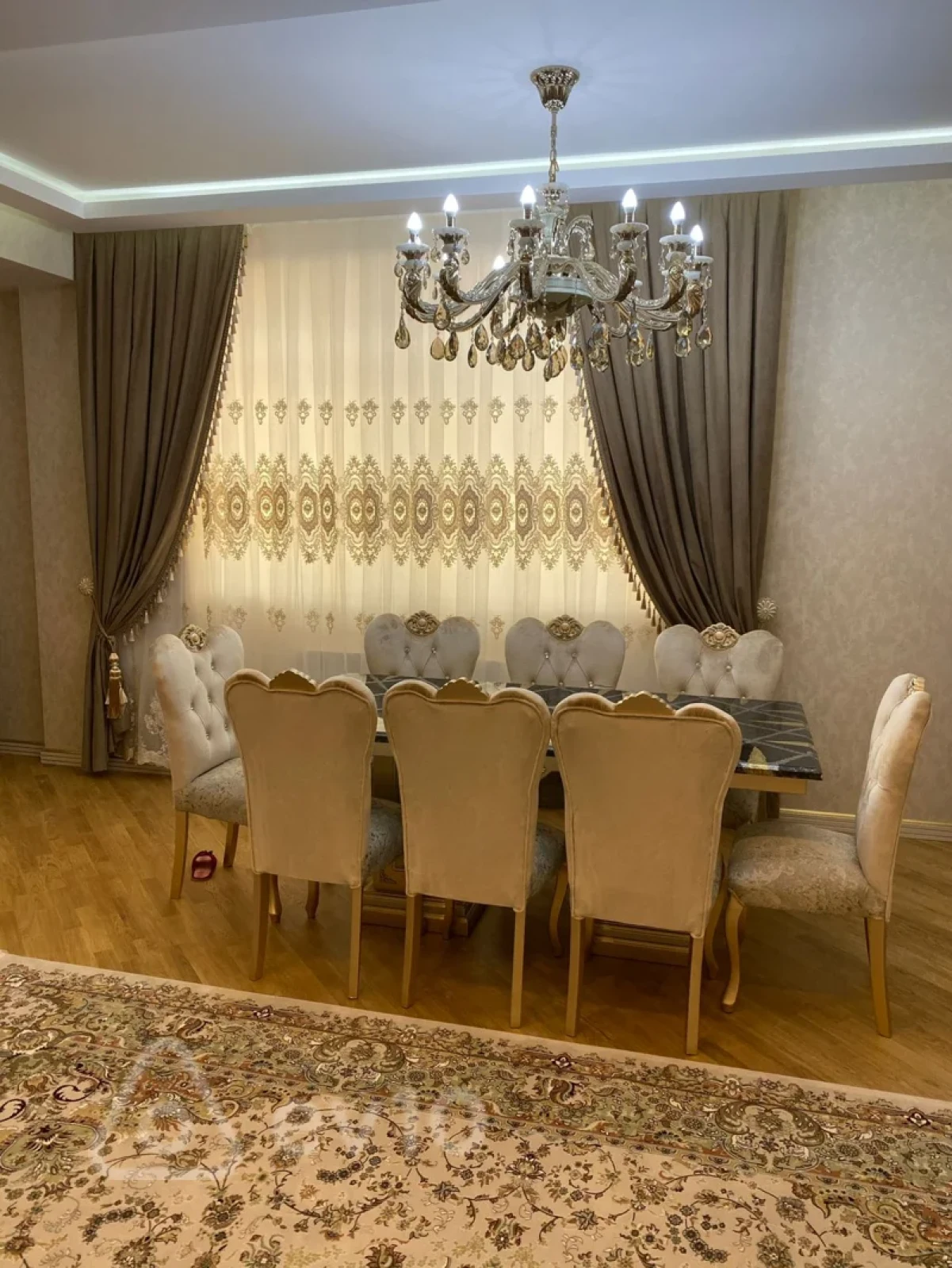 Kirayə verilir 3 otaqlı yeni tikili 170 m²