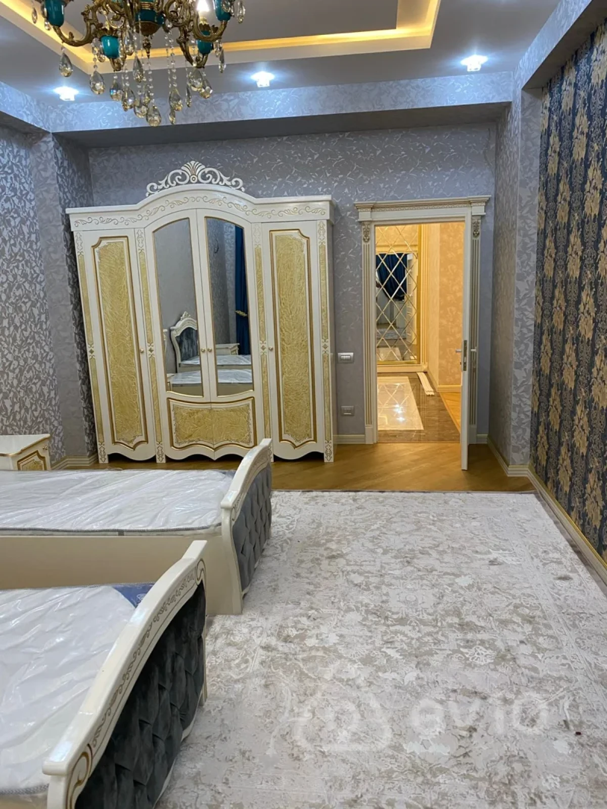 Kirayə verilir 3 otaqlı yeni tikili 170 m²