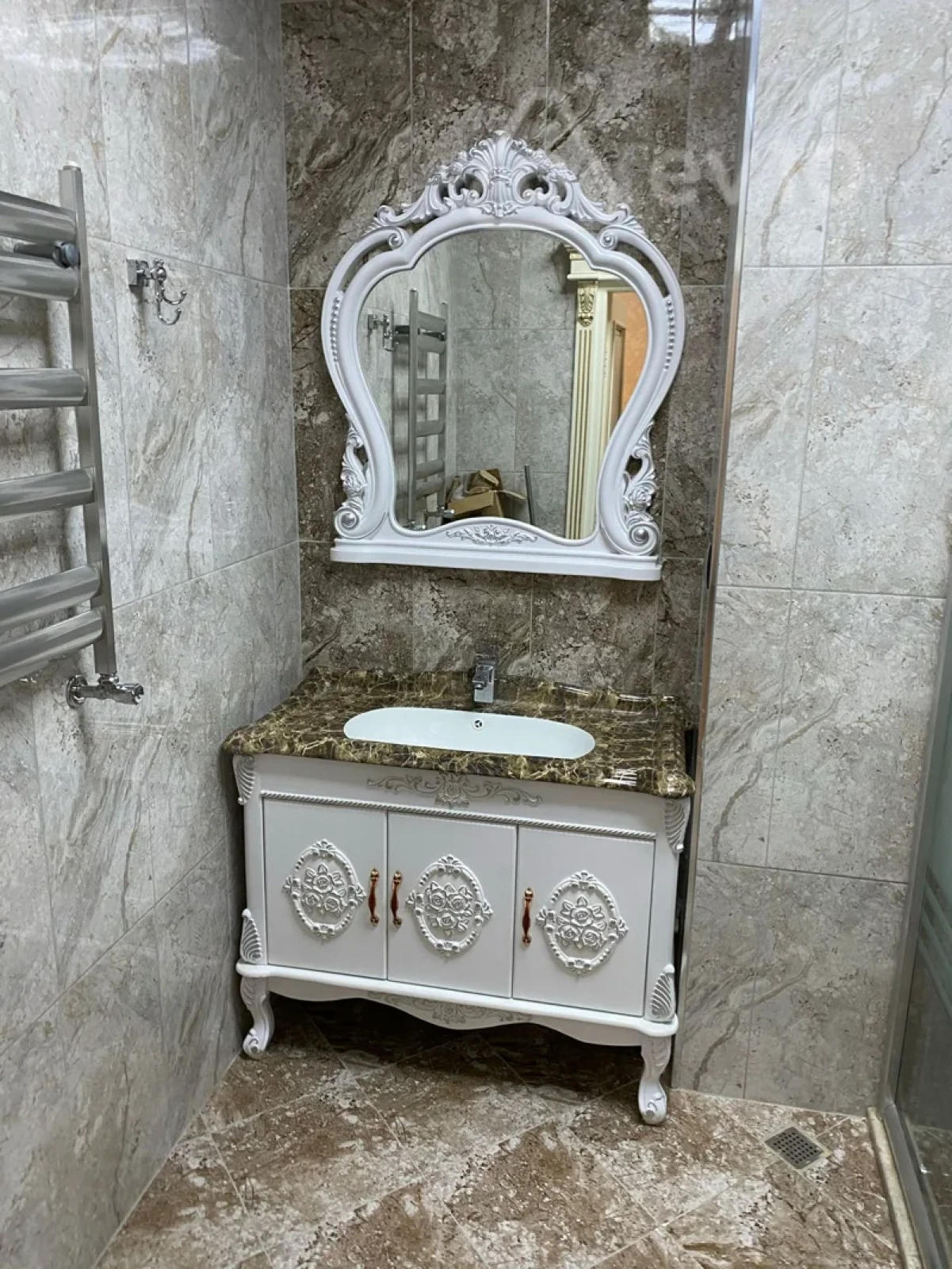 Kirayə verilir 3 otaqlı yeni tikili 170 m²