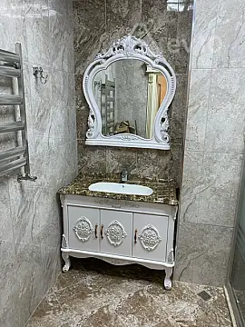 Kirayə verilir 3 otaqlı yeni tikili 170 m²