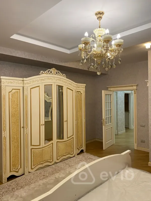 Kirayə verilir 3 otaqlı yeni tikili 170 m²