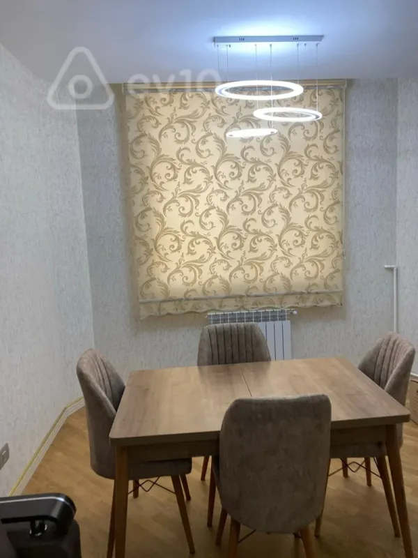 Kirayə verilir 3 otaqlı yeni tikili 170 m²