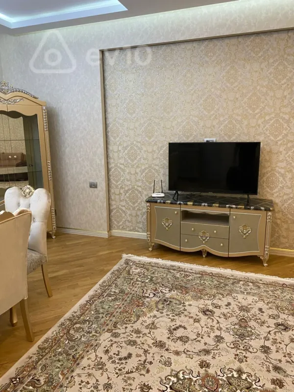 Kirayə verilir 3 otaqlı yeni tikili 170 m²