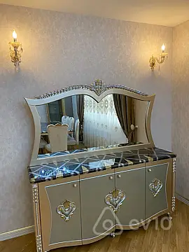 Kirayə verilir 3 otaqlı yeni tikili 170 m²