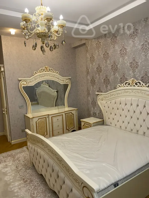 Kirayə verilir 3 otaqlı yeni tikili 170 m²