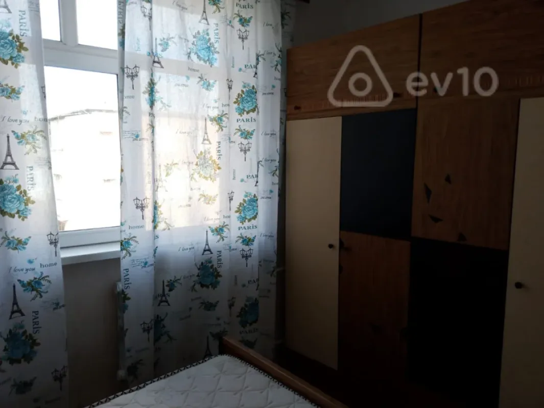 Kirayə verilir 2 otaqlı köhnə tikili 40 m²