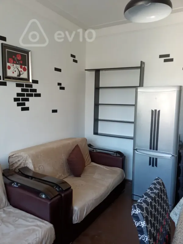 Kirayə verilir 2 otaqlı köhnə tikili 40 m²