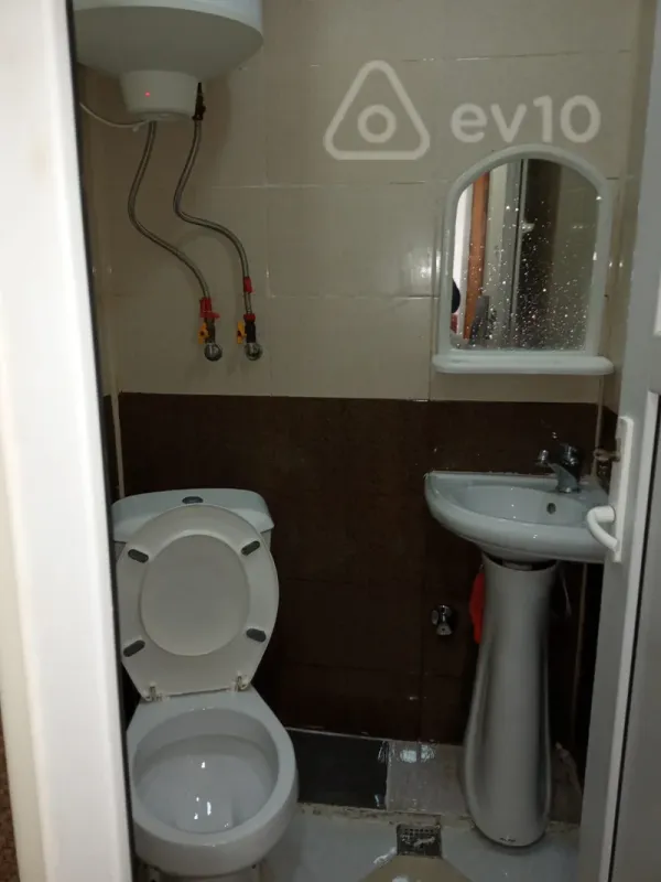 Kirayə verilir 2 otaqlı köhnə tikili 40 m²