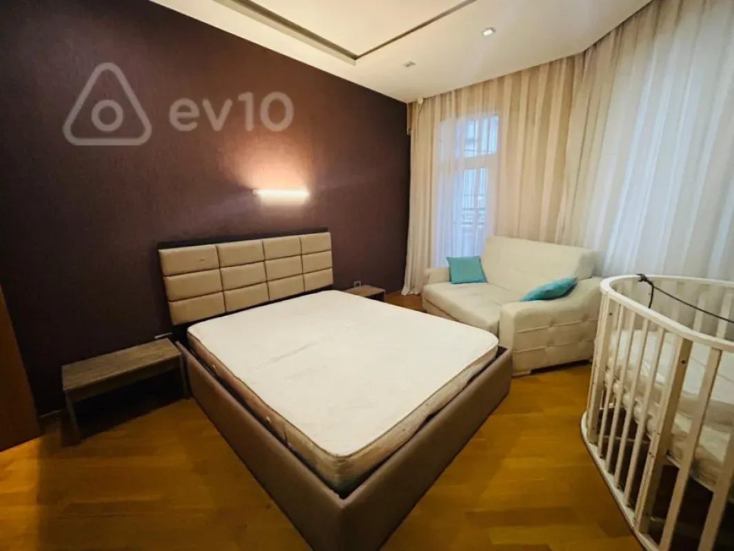 Kirayə verilir 3 otaqlı yeni tikili 140 m²