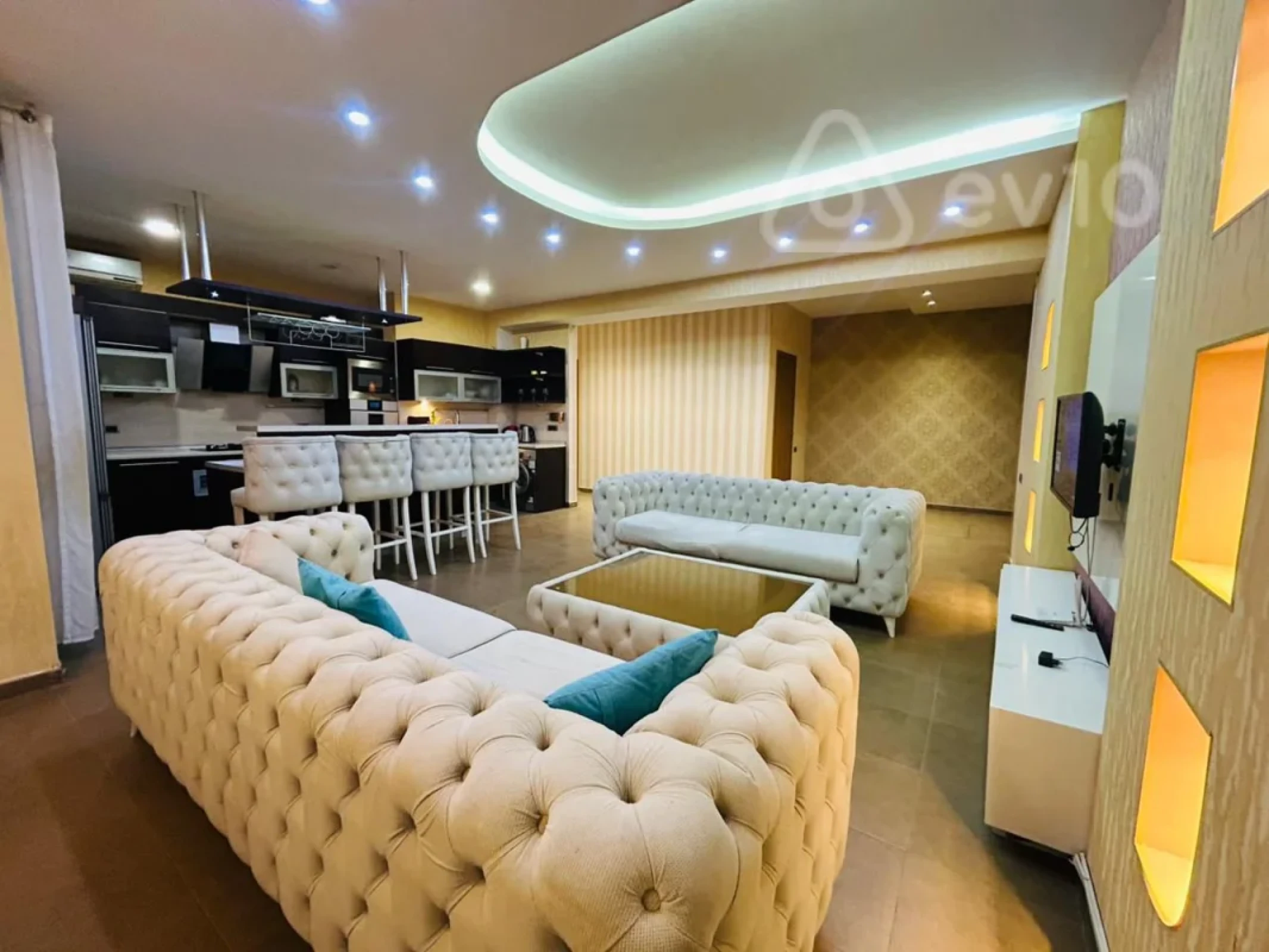 Kirayə verilir 3 otaqlı yeni tikili 140 m²