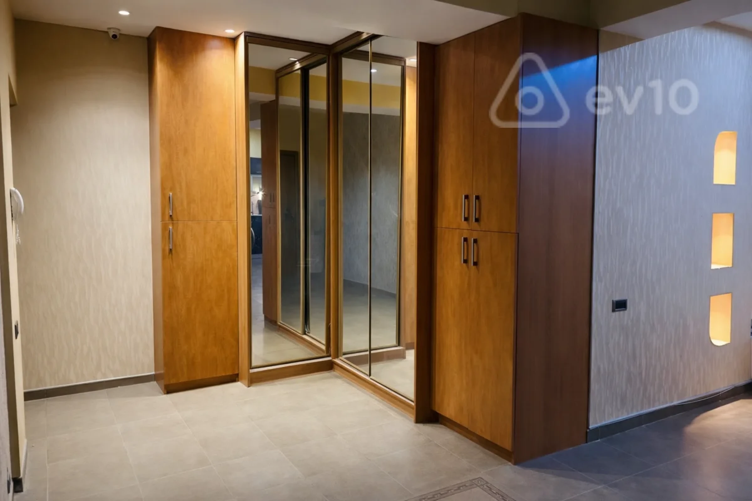 Kirayə verilir 3 otaqlı yeni tikili 140 m²